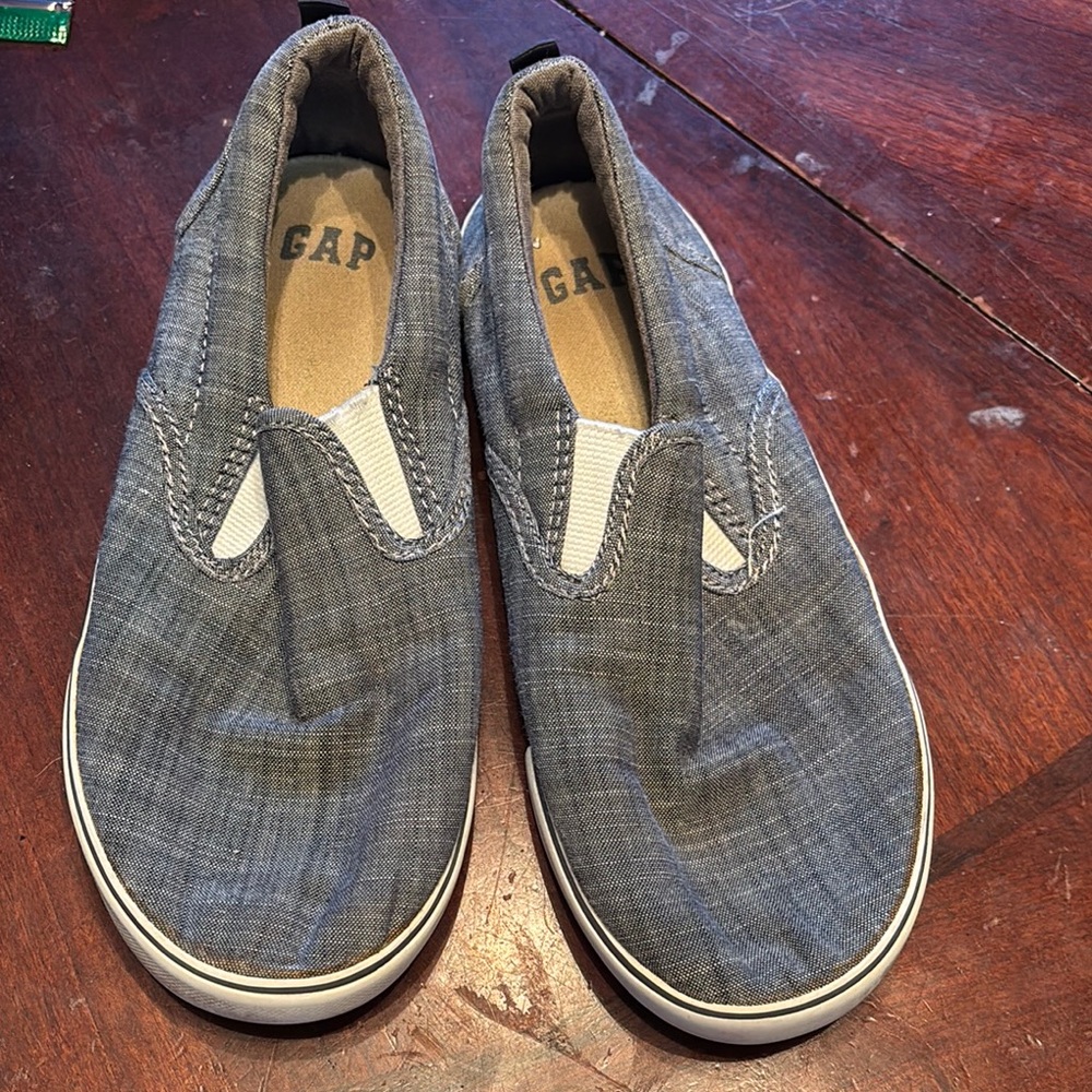 GAP Gray Loafers Slip-On Shoes with Elastic Panels Boys Size 3 Used